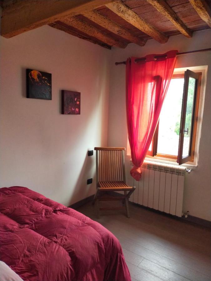 Agreable Maison En Triplex Avec Cours Interieure En Campagne Lucca Exterior foto